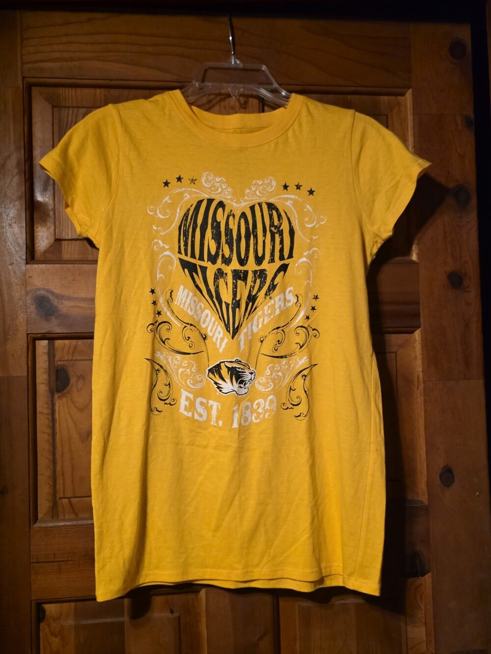 NCAA Sz M Missouri Tigers Yellow Graphic Tee